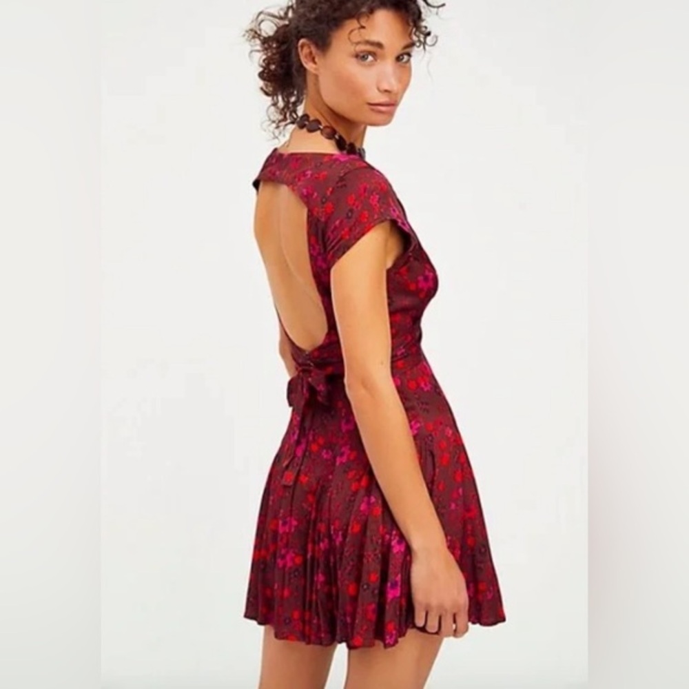 Free People It Takes Two Red Floral Printed Open Back Mini Dress‎